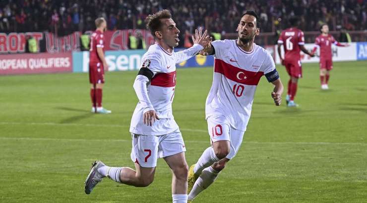 Kerem Akturkoglu (Thổ Nhĩ Kỳ) nhận một đường chuyền đẹp mắt từ đồng đội và tung cú sút chìm, đưa bóng vào góc thấp bên phải khung thành trong sự bất lực của thủ môn.