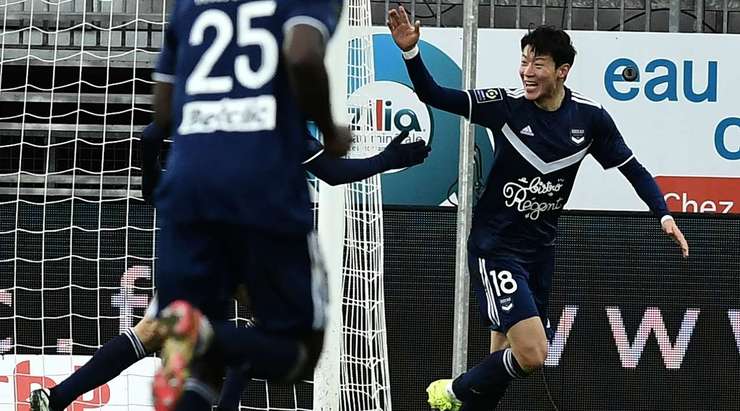 Ui-Jo Hwang (Bordeaux) ghi bàn! Ui-Jo Hwang (Bordeaux) được kiến tạo bởi Remi Oudin và anh ấy đã cho thấy sự bình tĩnh tuyệt vời trong vòng cấm để sút vào góc trái phía dưới. 0:1.