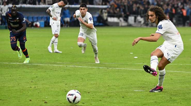Vào! Matteo Guendouzi (Marseille) sút bóng vào góc thấp bên trái khung thành, vượt qua tầm với của Benjamin Lecomte dù thủ môn đã đổ người hết cỡ.