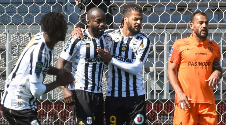 Vào! Bóng đến chỗ Stephane Bahoken (Angers) sau một vài tình huống phòng ngự tồi, anh ấy đối mặt với thủ môn và bình tĩnh đưa bóng vào lưới! Anh ấy thay đổi tỉ số thành 1:1.