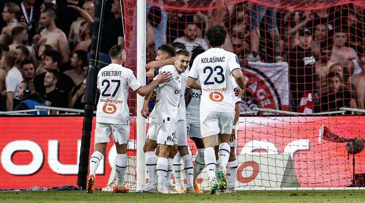 Vào! Jonathan Clauss (Marseille) đón một đường chuyền và đến rìa vòng cấm để bấm bóng xuất sắc qua thủ môn và vào lưới trống. Anh ấy thay đổi tỉ số thành 0:1.
