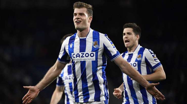 Vào! Đường chuyền dài kinh điển của Igor Zubeldia đến chân Alexander Sorloth (Real Sociedad) ở một vị trí trống trải bên trong vòng cấm. Anh còn đủ thời gian và không gian để chỉnh lại bóng trước khi sút vào góc trái khung thành. Tỉ số là 1:0.