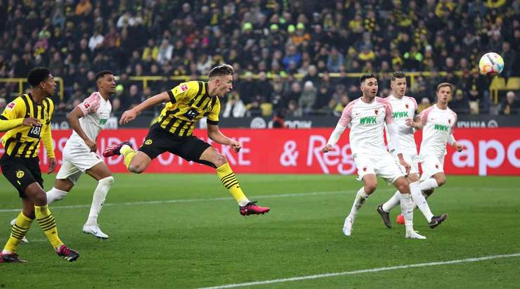 Một quả đá phạt được thực hiện hoàn hảo! Raphael Guerreiro treo bóng vào, Nico Schlotterbeck (Dortmund) bật cao nhất gần chấm phạt đền và tung một cú đánh đầu tuyệt vời đi vào chính giữa mành lưới. Tỉ số là 2:1.