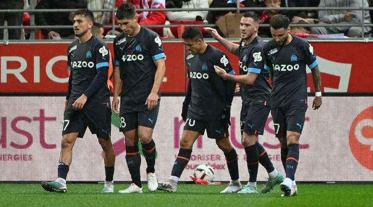 Bóng đã nằm trong lưới! Pau Lopez treo bóng vào vòng cấm và Alexis Sanchez (Marseille) đón quả tạt để dứt điểm gọn gàng vào lưới. 1:2.
