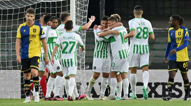 Vào! Abdou Harroui (Sassuolo) đón một đường chuyền và nó cho phép anh ấy dứt điểm vào lưới trống với một cú đánh đầu cự li gần. Tỉ số đã thay đổi thành 0:1.