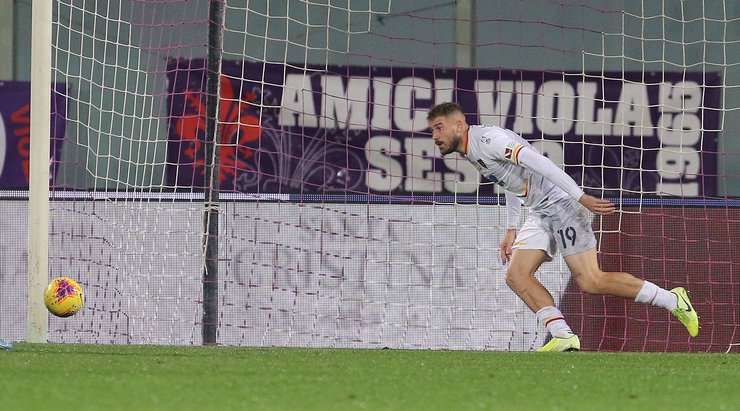 Vào! Andrea La Mantia (Lecce) đón một đường chuyền và nó cho phép anh ấy dứt điểm vào lưới trống với một cú đánh đầu cự li gần. Tỉ số đã thay đổi thành 0:1.