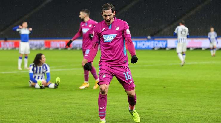 Vào! Christoph Baumgartner chuyền bóng đến chân Sebastian Rudy (Hoffenheim) và cầu thủ này tung một cú sút từ rìa vòng cấm. Bóng bị một cầu thủ khác làm đổi hướng, khiến thủ môn Alexander Schwolow không kịp trở tay. Tỉ số là 0:1.