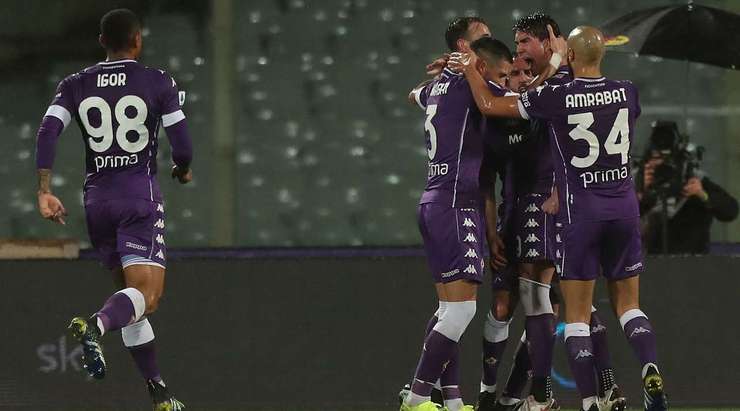 Vào! Franck Ribery kiến tạo cho Dusan Vlahovic (Fiorentina) một đường chuyền tốt trong vòng cấm. Nó cho phép anh ấy dứt điểm với một cú sút chìm vào ngay giữa khung thành. 2:0.