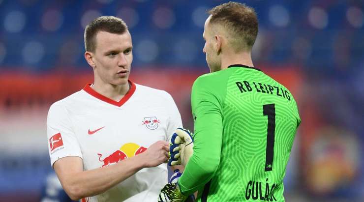 Markus Schmidt liếc nhìn đồng hồ và rất nhanh thổi còi kết thúc trận đấu.