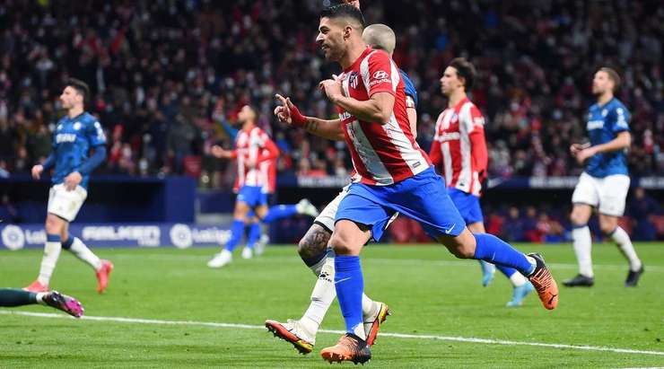 Luis Suarez (Atl. Madrid) ghi bàn! Luis Suarez (Atl. Madrid) được kiến tạo bởi Matheus Cunha và anh ấy đã cho thấy sự bình tĩnh tuyệt vời trong vòng cấm để sút vào góc phải phía dưới. 4:1.