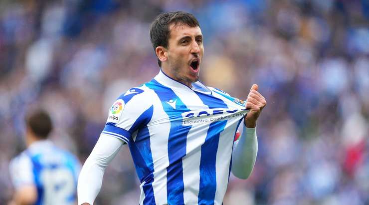 VÀO! Đó là một cú sút phạt đền tuyệt vời của Mikel Oyarzabal (Real Sociedad) về phía góc thấp bên phải khung thành, không có một chút cơ hội nào cho thủ môn Paulo Gazzaniga để cản phá!