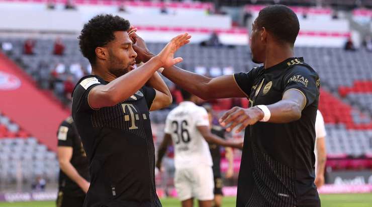 Một pha bóng bật ra thiếu may mắn tìm đến chân của Serge Gnabry (Bayern Munich) và anh ấy không bỏ lỡ một cơ hội rõ ràng như vậy.