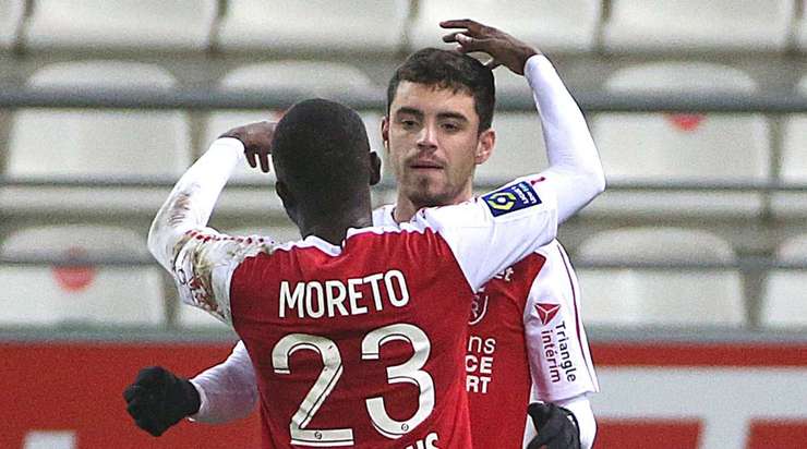 Mathieu Cafaro (Reims) ghi bàn! Mathieu Cafaro (Reims) được kiến tạo bởi Arber Zeneli và anh ấy đã cho thấy sự bình tĩnh tuyệt vời để đưa bóng vào lưới trong vòng cấm. 3:1.