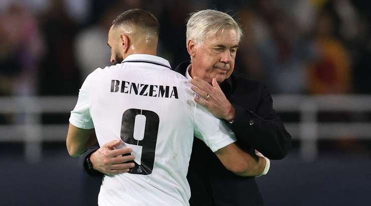 Tỉ số là 3:1! Vinicius Junior chuyền bóng cho Karim Benzema (Real Madrid) trong vòng cấm, người không bị ai kèm và sút bóng vào nóc lưới.