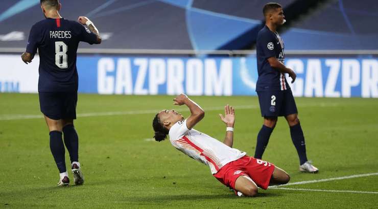 Konrad Laimer thực hiện một đường chuyền xuất sắc cho Yussuf Poulsen (RB Leipzig), người tung cú sút trong vòng cấm nhưng nó đi chệch cột dọc bên phải trong gang tấc.