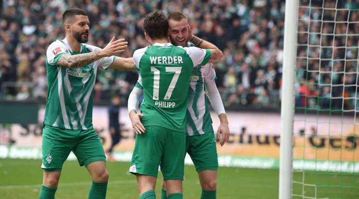 GOAL! Maximilian Philipp (Werder Bremen) đón đường chuyền từ Leonardo Bittencourt trong một đợt phản công nhanh và dứt điểm hiểm hóc từ cự ly gần. Tỉ số là 1:0.