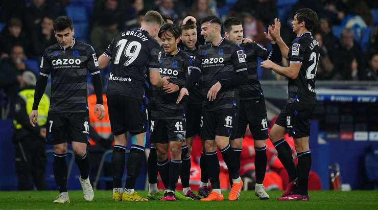 Leandro Cabrera (Espanyol) có một pha đốt đền rất thiếu may mắn! Anh ấy làm đổi hướng một cú sút về lưới nhà!