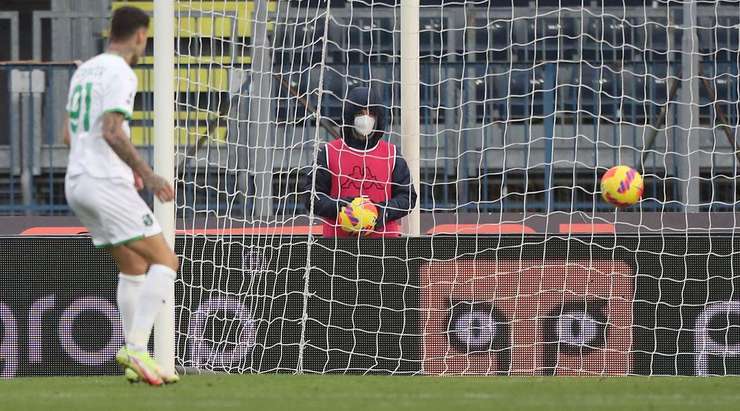 Domenico Berardi thực hiện một đường chuyền chuẩn xác cho Gianluca Scamacca (Sassuolo) ở bên trong vòng cấm, và cầu thủ này rất nhanh sút bóng vào ngay giữa khung thành, khiến thủ môn không kịp trở tay. Tỉ số được nâng lên 1:3!