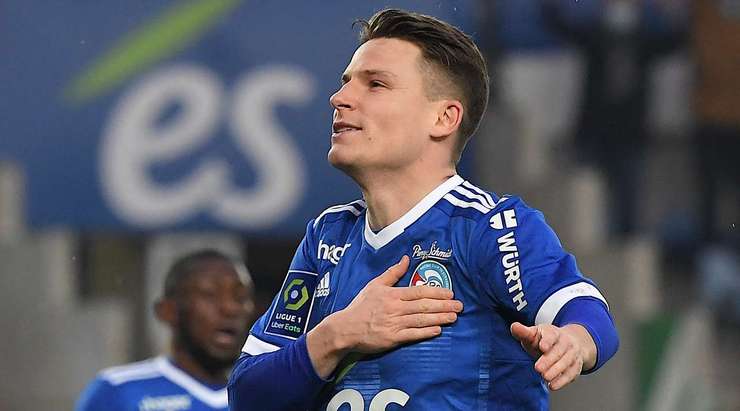 Vào! Ibrahima Sissoko kiến tạo cho Kevin Gameiro (Strasbourg) một đường chuyền tốt trong vòng cấm. Nó cho phép anh ấy dứt điểm với một cú sút chìm vào ngay giữa khung thành. 3:1.