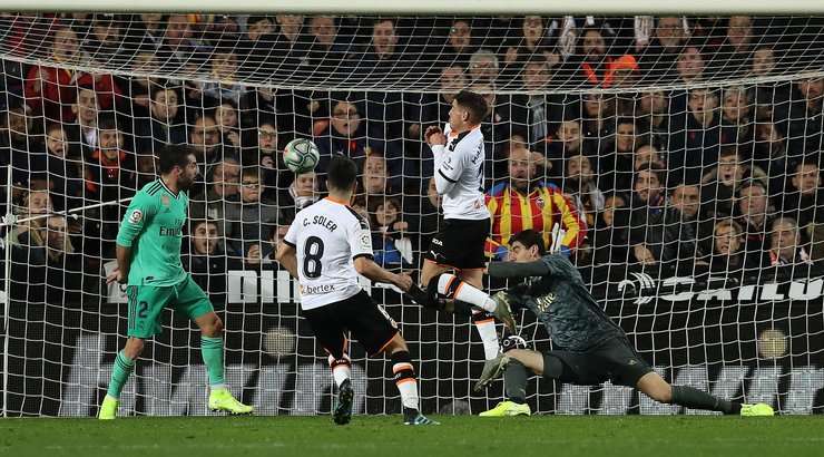 Carlos Soler (Valencia) nhận một đường chuyền thú vị bên trong vòng cấm và anh sút bóng lọt qua thủ môn vào lưới. Một pha dứt điểm xuất sắc!
