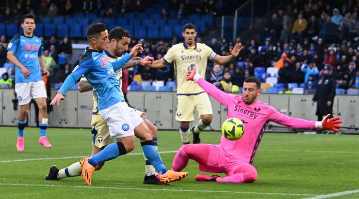 Mathias Olivera (Napoli) thực hiện một pha chọc khe tốt dành cho Giacomo Raspadori, nhưng cầu thủ này đã không thể đánh bại được thủ môn Lorenzo Montipo và để mất bóng.