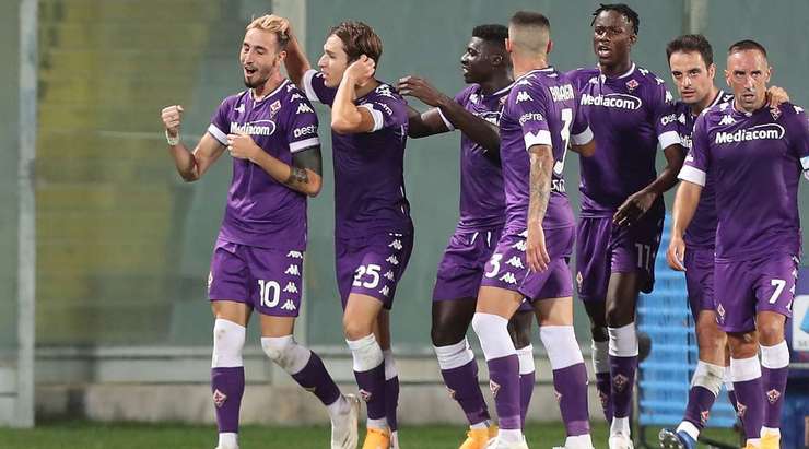 Vào! Federico Chiesa dọn cỗ cho Gaetano Castrovilli (Fiorentina), người ghi bàn với một pha dứt điểm cự li gần đơn giản. Tỉ số là 1:0.