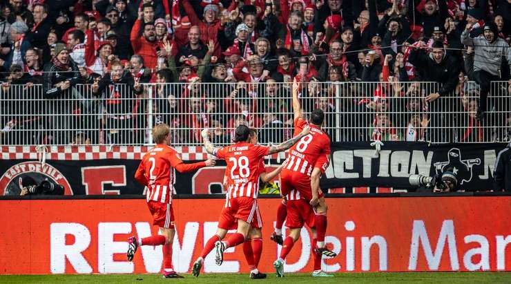 Genki Haraguchi (VfB Stuttgart) ghi tên mình lên bảng tỉ số, nhưng không may cho anh ấy đó là một bàn phản lưới nhà.