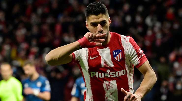 Vào! Luis Suarez (Atl. Madrid) giành chiến thắng trên chấm phạt đền bằng một cú sút không thể cản phá, vượt qua tầm với của thủ môn Fernando Pacheco vào chính giữa khung thành.