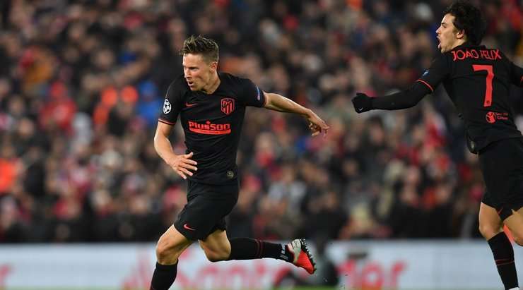 Vào! Joao Felix dọn cỗ cho Marcos Llorente (Atl. Madrid) tại rìa vòng cấm người sút bóng vào góc phải phía dưới. 2:1.