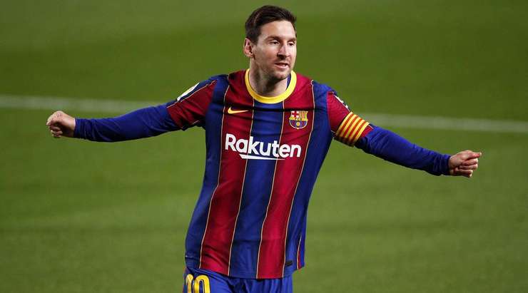 Vào! Lionel Messi (Barcelona) với một pha dứt điểm tuyệt vời trong vòng cấm. Anh ấy tạo khoảng trống cho mình sau khi khống chế gọn gàng một đường chuyền từ đồng đội và sút bóng vào góc cao bên phải khung thành.