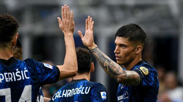 Một tình huống phối hợp nhịp nhàng với đồng đội mở ra cho Joaquin Correa (Inter) khá nhiều khoảng trống bên ngoài vòng cấm để anh tung ra cú sút chìm chuẩn xác, đưa bóng vào phía trong cột dọc bên phải!