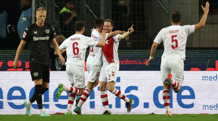 Sargis Adamyan gửi một đường chuyền chuẩn xác cho Benno Schmitz (Köln). Cầu thủ này đón bóng và có một cú sút từ rìa vòng cấm vào phía trong cột dọc bên trái. Thủ môn đã không có cơ hội nào để cản phá. Tỉ số được thay đổi thành: 1:0.