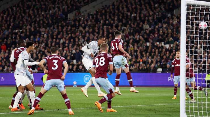 Andrew Robertson thực hiện quả phạt góc và Joel Matip (Liverpool) bật lên cao nhất để tung một cú đánh đầu xuất sắc từ giữa vòng cấm vào góc cao bên trái khung thành. Tỉ số là 1:2.