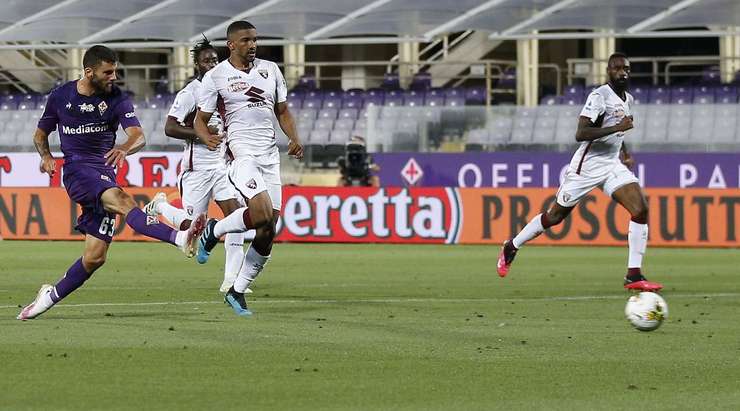 Patrick Cutrone (Fiorentina) nhận một đường chuyền sát thủ, đặt anh vào thế đối mặt với thủ môn và anh đã ghi bàn với một cú sút căng vào góc thấp bên phải khung thành. Một cú dứt điểm tuyệt đẹp.