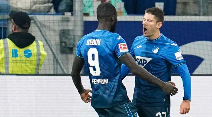Và đó là một bàn thắng của Andrej Kramaric (Hoffenheim)! Anh ấy nhận bóng trong vòng cấm và tung một cú sút chìm vào phía trong cột dọc bên trái.