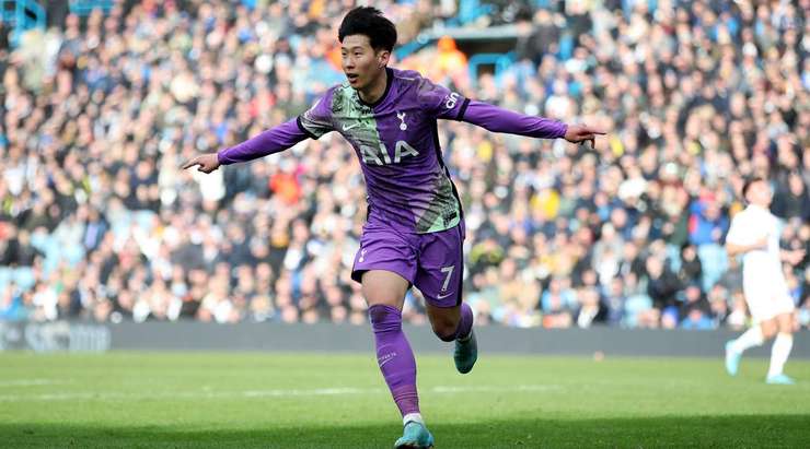 Heung-Min Son (Tottenham) có một pha đi bóng độc diễn tuyệt vời và dứt điểm từ trong vòng cấm, đánh bại thủ môn Illan Meslier với một cú sút vào góc phải khung thành. Tỉ số bây giờ là: 0:4.