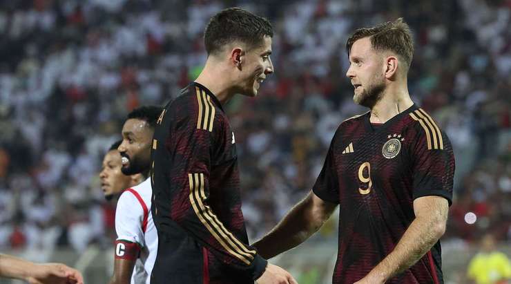 Vào! Kai Havertz thể hiện nhãn quan tuyệt vời của mình với đường chuyền sắc sảo cho Niclas Fullkrug (Đức), người đã rất bình tĩnh sút bóng vào góc trái phía dưới. Tỉ số là 0:1.