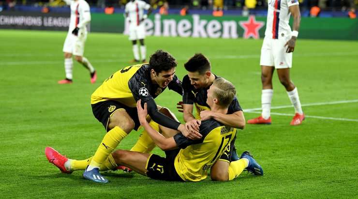 Erling Haaland (Dortmund) chớp cơ hội sau một đường bóng bật ra và dứt điểm chính xác, đưa bóng vào nóc lưới khung thành đối phương.