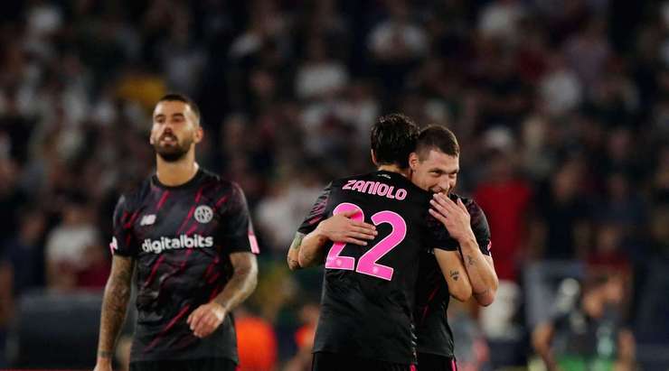 Vào! Andrea Belotti (AS Roma) ghi bàn sau một pha kiến tạo bởi Nicolo Zaniolo cho phép anh ấy đưa bóng vào lưới trống. Tỉ số là 3:0.