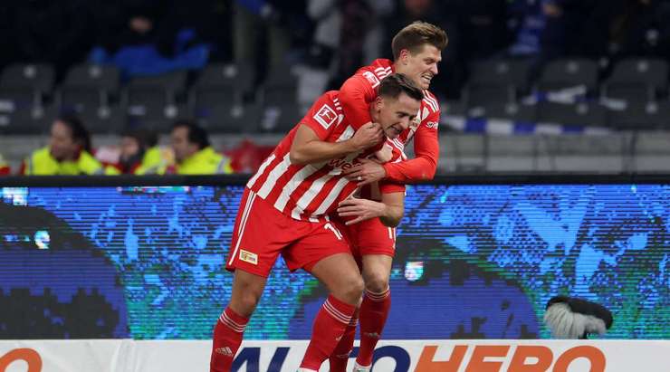 Vào! Sheraldo Becker kiến tạo cho Paul Seguin (Union Berlin) một đường chuyền tốt trong vòng cấm. Nó cho phép anh ấy dứt điểm với một cú sút chìm vào ngay giữa khung thành. 0:2.