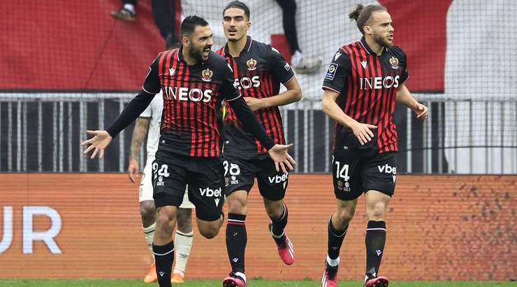 Vào - 1:1! Pablo Rosario kiến tạo cho Gaetan Laborde (Nice) trong vòng cấm và anh ấy đưa bóng vào góc trái phía dưới và qua Vito Mannone.