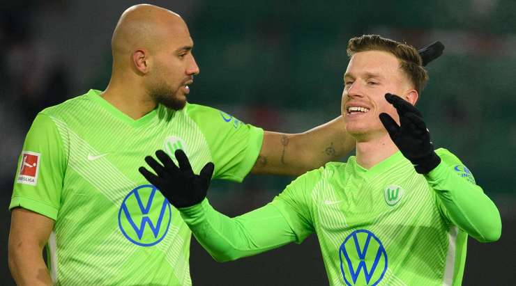 Vào! Bote Baku đưa bóng qua vòng cấm và Yannick Gerhardt (Wolfsburg) đã có một nhiệm vụ dễ dàng nhất thế giới để đưa bóng vào lưới trống. 3:0.