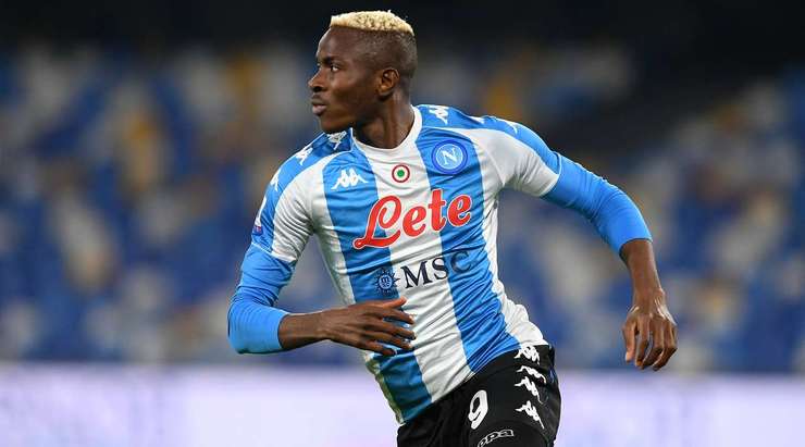 Bàn thắng đến từ một tình huống phối hợp đồng đội tuyệt vời! Victor Osimhen (Napoli) đón một đường chuyền hoàn hảo và tung một cú sút xuất sắc vào phía trong cột dọc bên phải. Thủ môn không thể làm gì với những cú sút như thế.