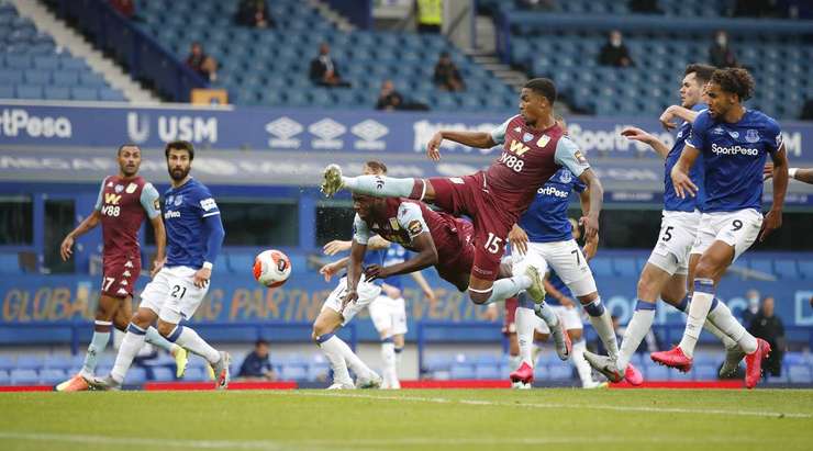 Ezri Konsa (Aston Villa) thực hiện một pha khống chế bóng tinh tế trong vòng cấm sau quả đá phạt, anh tạo cho mình khoảng trống và đánh bại thủ môn với một cú sút chuẩn xác vào góc thấp bên phải.