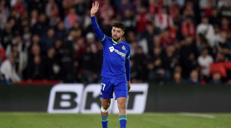 Vào! Đường kiến tạo của Borja Mayoral đặt Munir El Haddadi (Getafe) vào một vị trí rất thoáng, đối diện với thủ môn. Cầu thủ này dứt điểm nhanh bằng một cú sút chìm hiểm hóc từ bên trong vòng cấm, đưa bóng vào chính giữa khung thành. Tỉ số là 1:0.