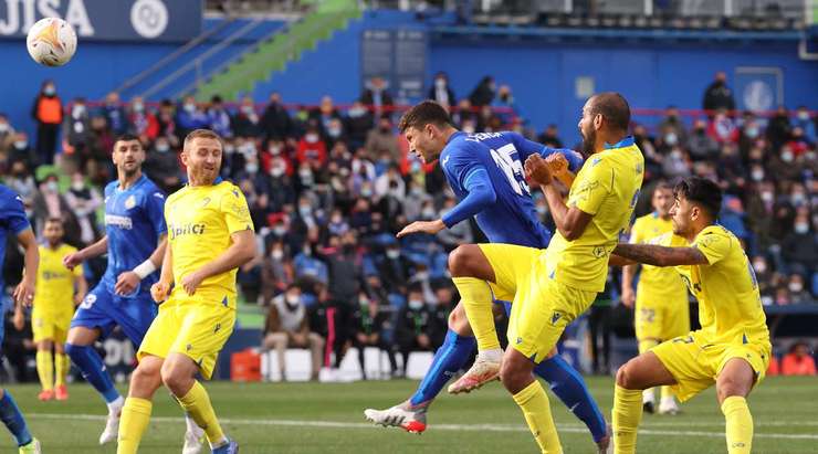 Bóng từ quả đá phạt tìm đến Jorge Cuenca (Getafe), người đang ở một vị trí rất trống trải và anh đã ghi bàn với một cú đánh đầu sấm sét vào sát mép trong cột dọc bên phải. Một cú đánh đầu tầm xa siêu phẩm!