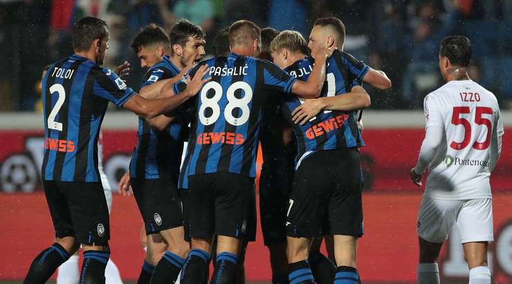 Teun Koopmeiners (Atalanta) đón được quả tạt chuẩn xác của đồng đội và anh đánh đầu hiểm hóc vào phía trong cột dọc bên phải. Thủ môn đã không có chút cơ hội cản phá nào.