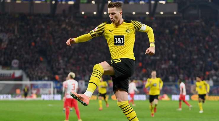 Vào! Thomas Meunier tung một đường chuyền tuyệt vời đến vị trí của Marco Reus (Dortmund) trong vòng cấm, và cầu thủ này tận dụng rất tốt cơ hội để dứt điểm gọn gàng vào ngay giữa mành lưới. 1:1.