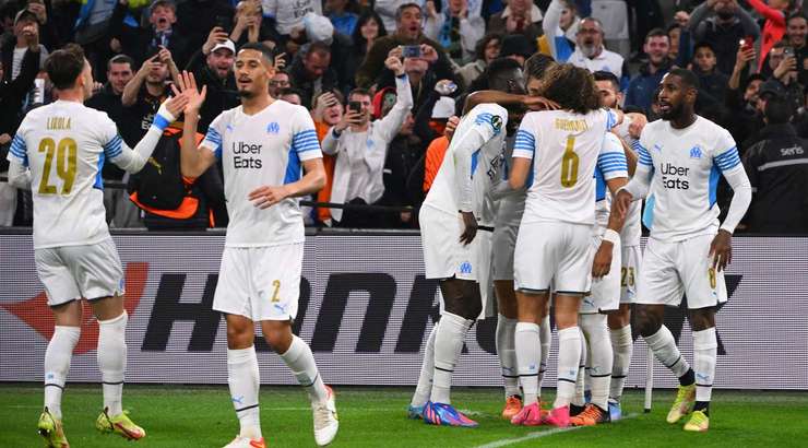Bóng đến chỗ Dimitri Payet (Marseille) sau quả phạt góc và cầu thủ này không ngần ngại tung một cú sút chuẩn xác vào góc phải mành lưới! Tỉ số được nâng lên: 2:0.