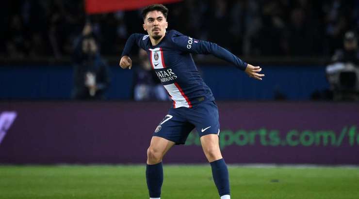 Vào! Nuno Mendes dọn cỗ cho Vitinha (Paris SG) tại rìa vòng cấm người sút bóng vào góc phải phía dưới. 2:0.